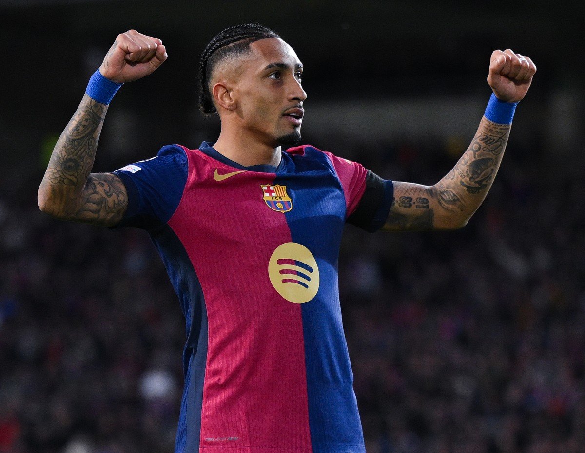 Raphinha célèbre un but lors de la victoire du Barça contre Benfica