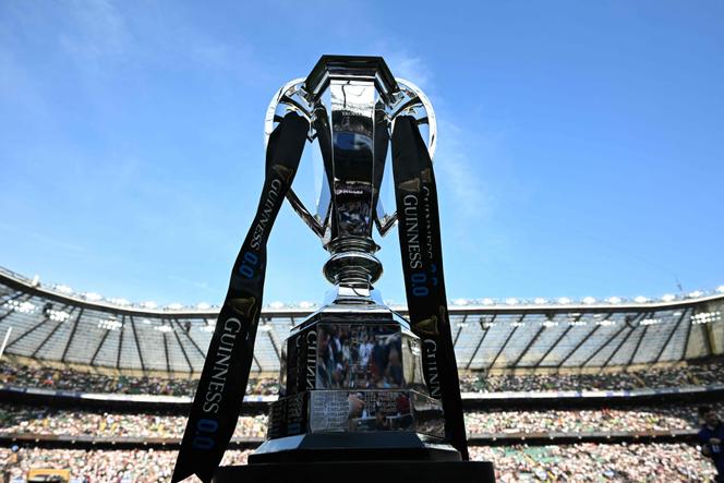 Le trophée des Six Nations avant le match entre l’Angleterre et l’Italie