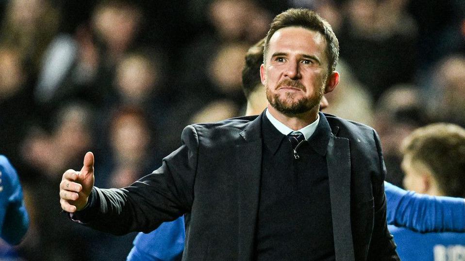 Barry Ferguson célèbre la victoire aux tirs au but contre Fenerbahce en Europa League