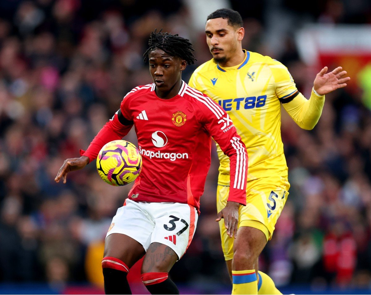 Kobbie Mainoo en action pour Man United contre Crystal Palace