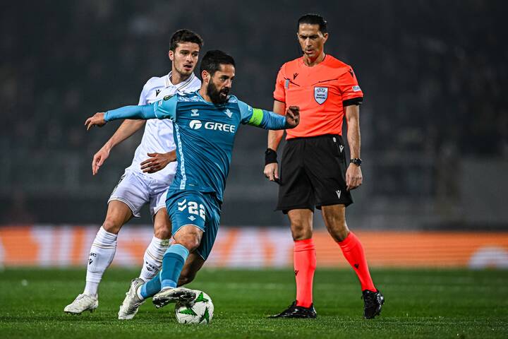 Isco dribble avec le ballon