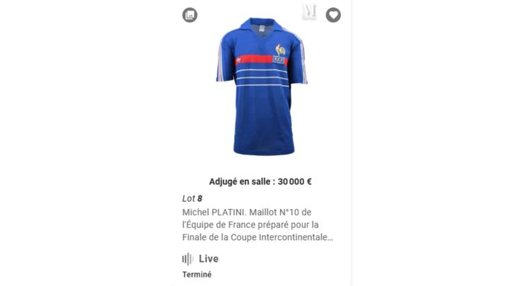 Le maillot de Michel Platini, préparé pour la finale de la Coupe intercontinentale face à l'Uruguay, le 21 août 1985 au Parc des Princes. (CAPTURE D'ECRAN / DR)