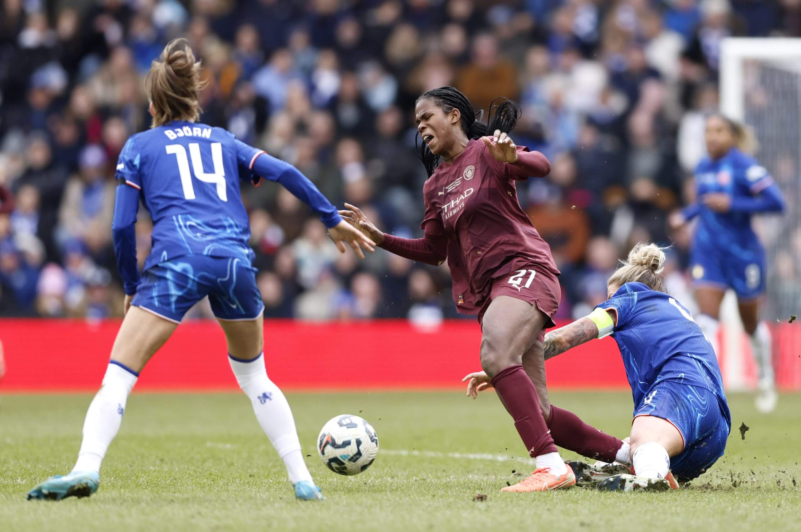 Millie Bright lift the trophy