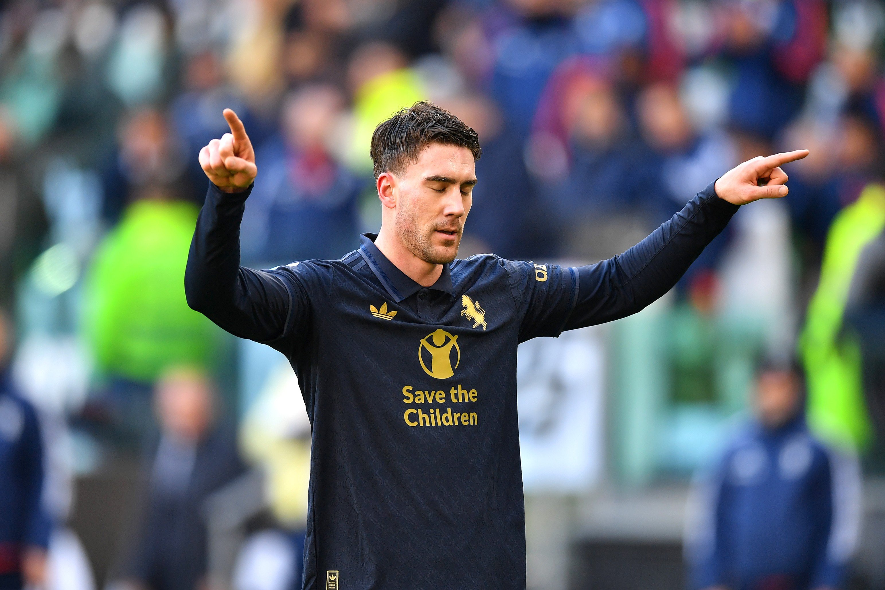 Dusan Vlahovic célèbre un but avec la Juventus.