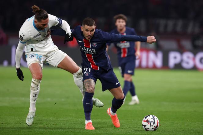 Le milieu de l’OM Adrien Rabiot (à gauche) n’a connu aucun répit face au PSG, bousculé par l’ensemble des joueurs de son ancien club, lors de la victoire parisienne face aux Phocéens (3-1), au Parc des Princes, le 16 mars 2025.