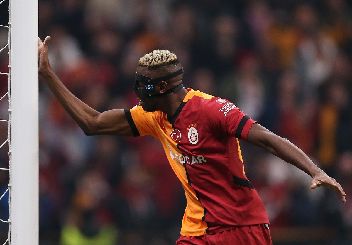 Victor Osimhen réagit lors de Galatasaray contre Dynamo Kyiv