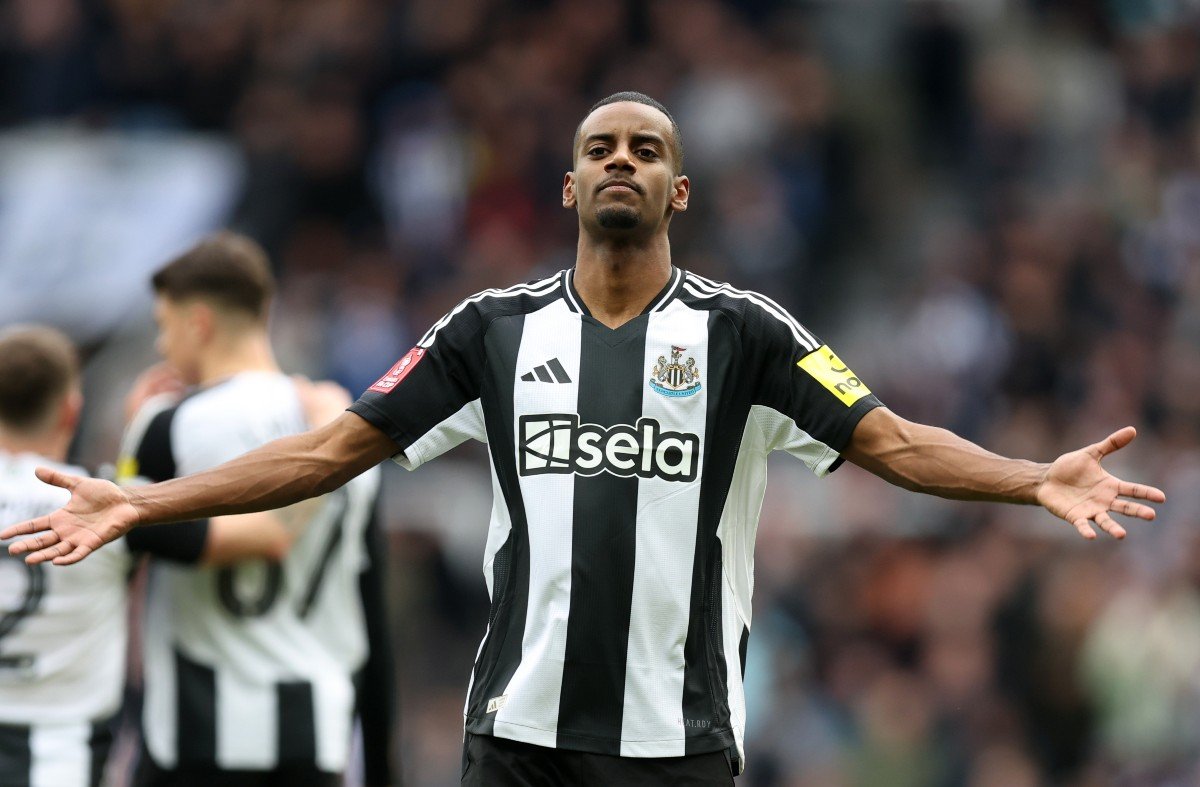 Alexander Isak célèbre un but pour Newcastle contre Brighton