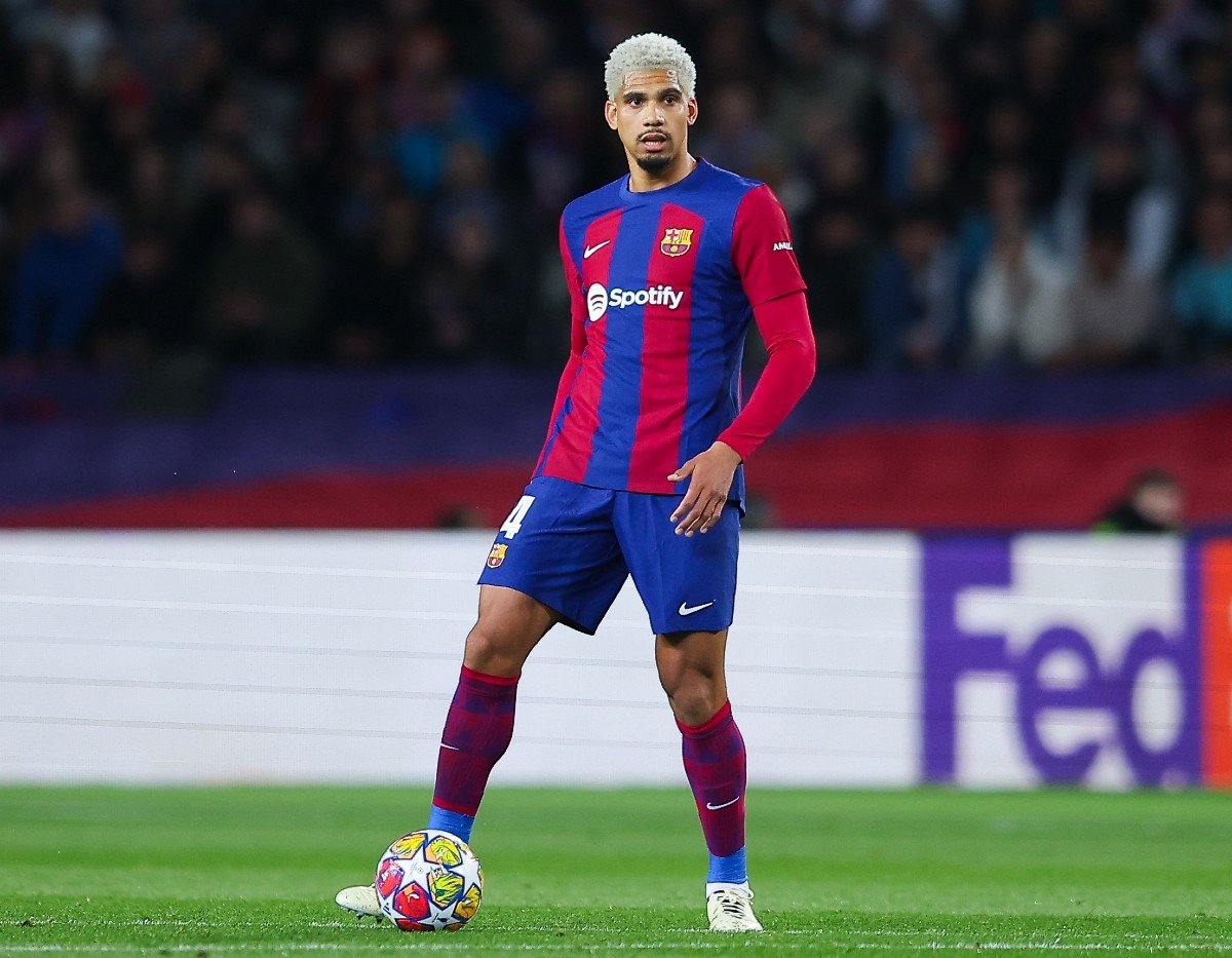 Ronald Araujo en action pour le FC Barcelone la saison dernière