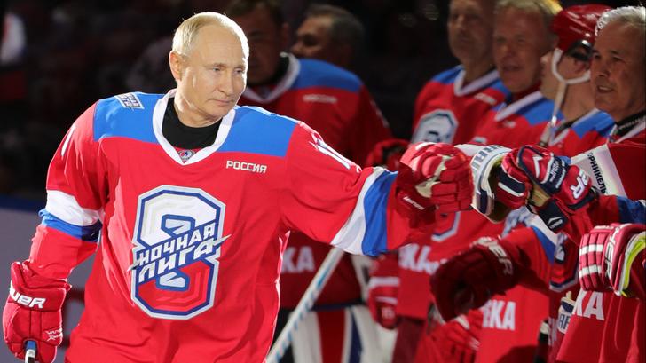 Vladimir Poutine en tenue de hockey le 10 mai 2019.