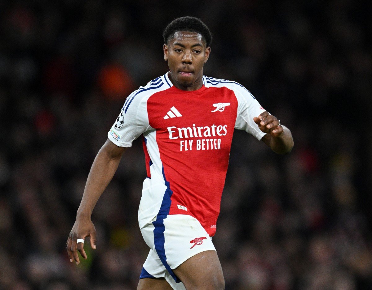 Myles Lewis-Skelly en action pour Arsenal