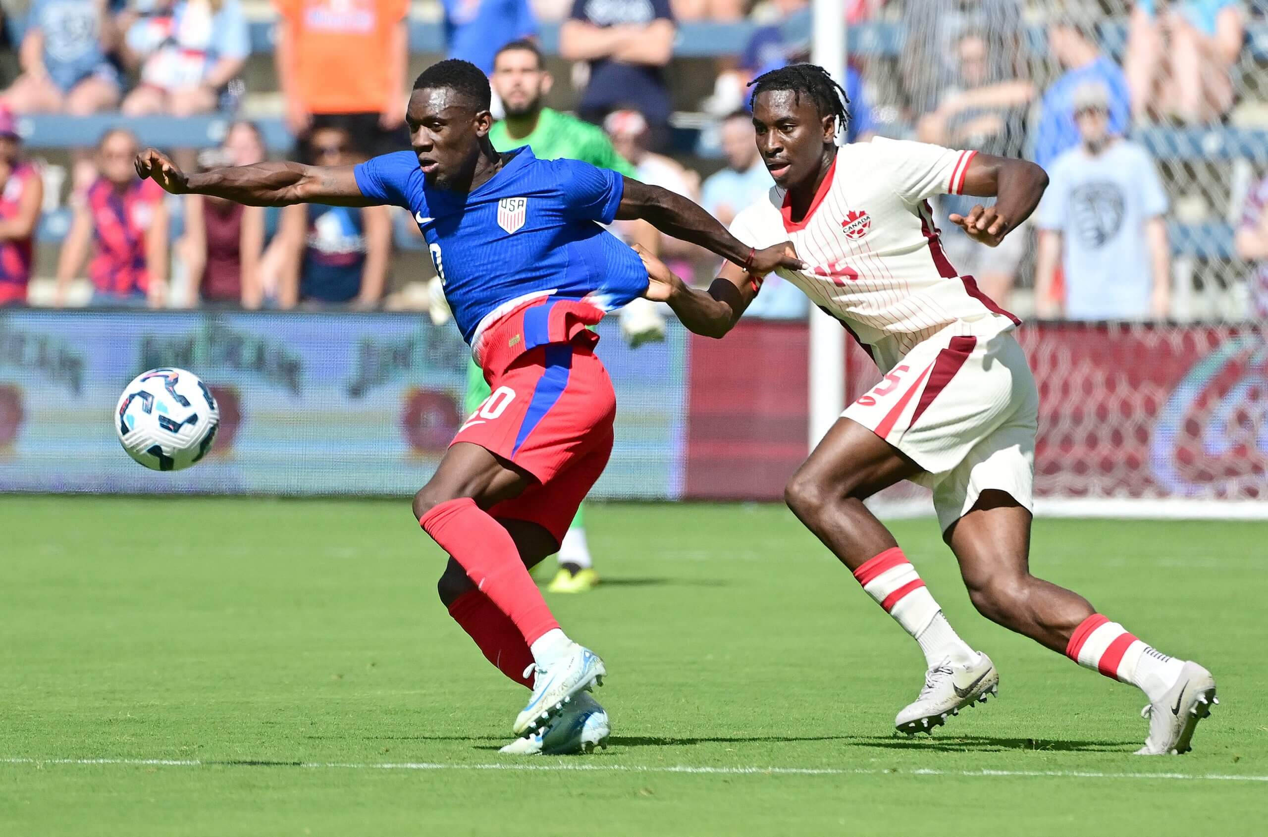 USA's Folarin Balogun and Canada's Moise Bombito