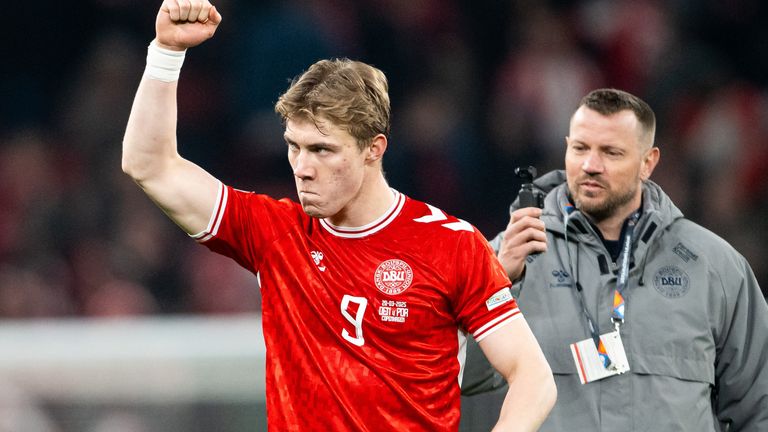 Rasmus Hojlund imite la célébration de Cristiano Ronaldo