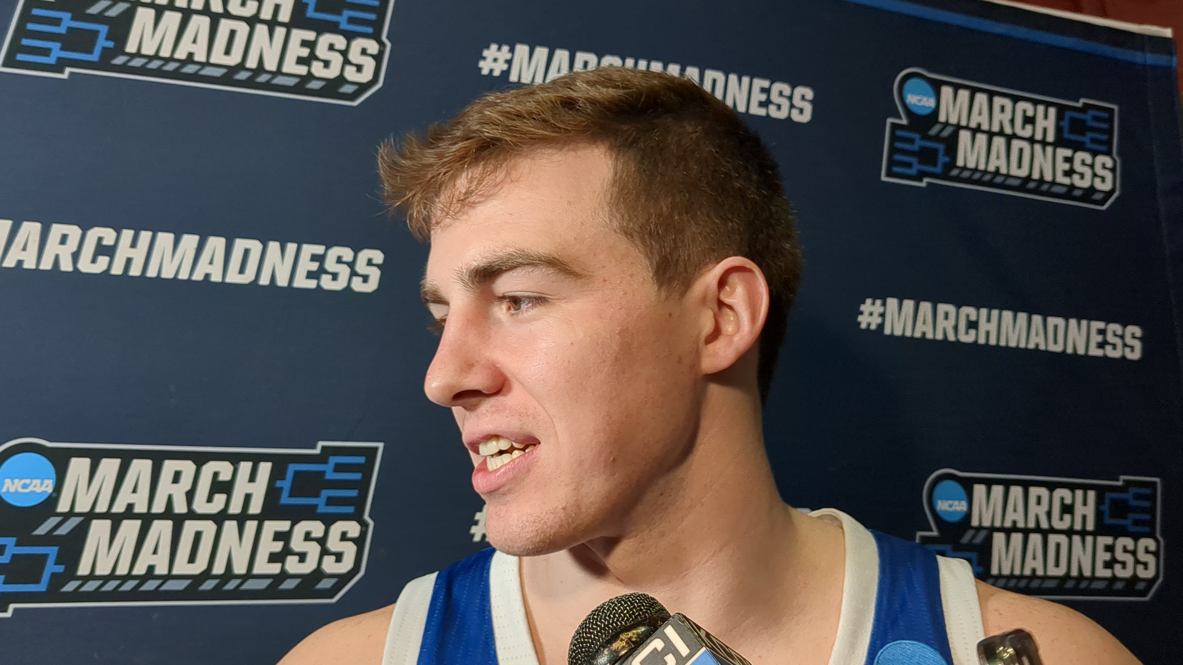 Tavion Banks déterminé durant le match contre Missouri