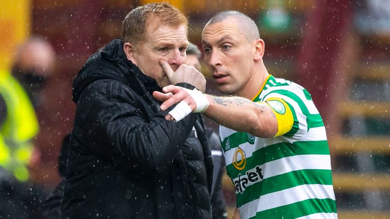 Neil Lennon et Scott Brown lors d'un match entre Motherwell et Celtic