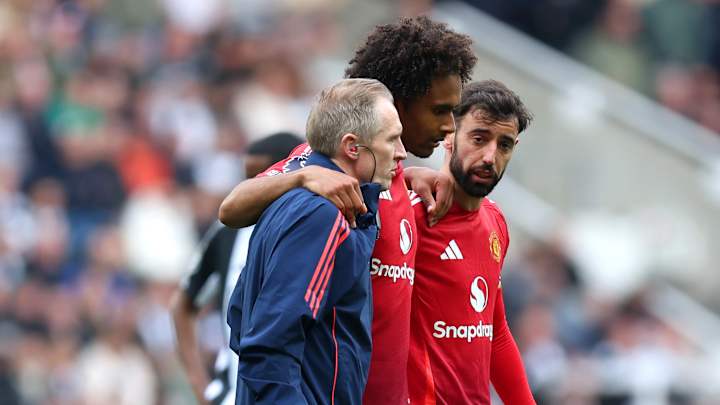 Joshua Zirkzee boitant après blessure