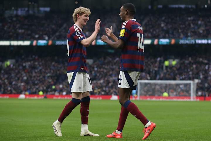 Alexander Isak, Anthony Gordon