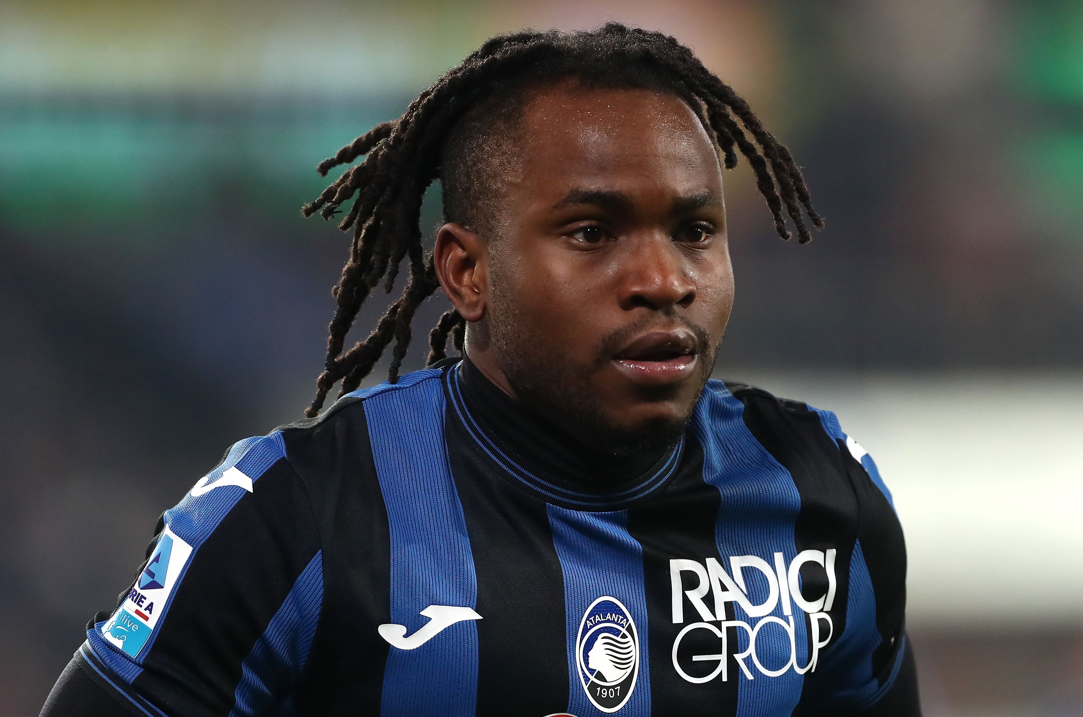 Ademola Lookman d'Atalanta regarde le jeu