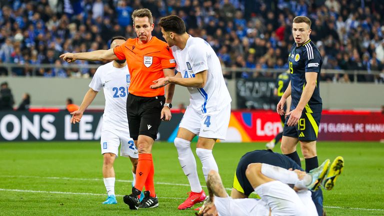 L'arbitre Tobias Stieler a accordé un penalty à l'Écosse