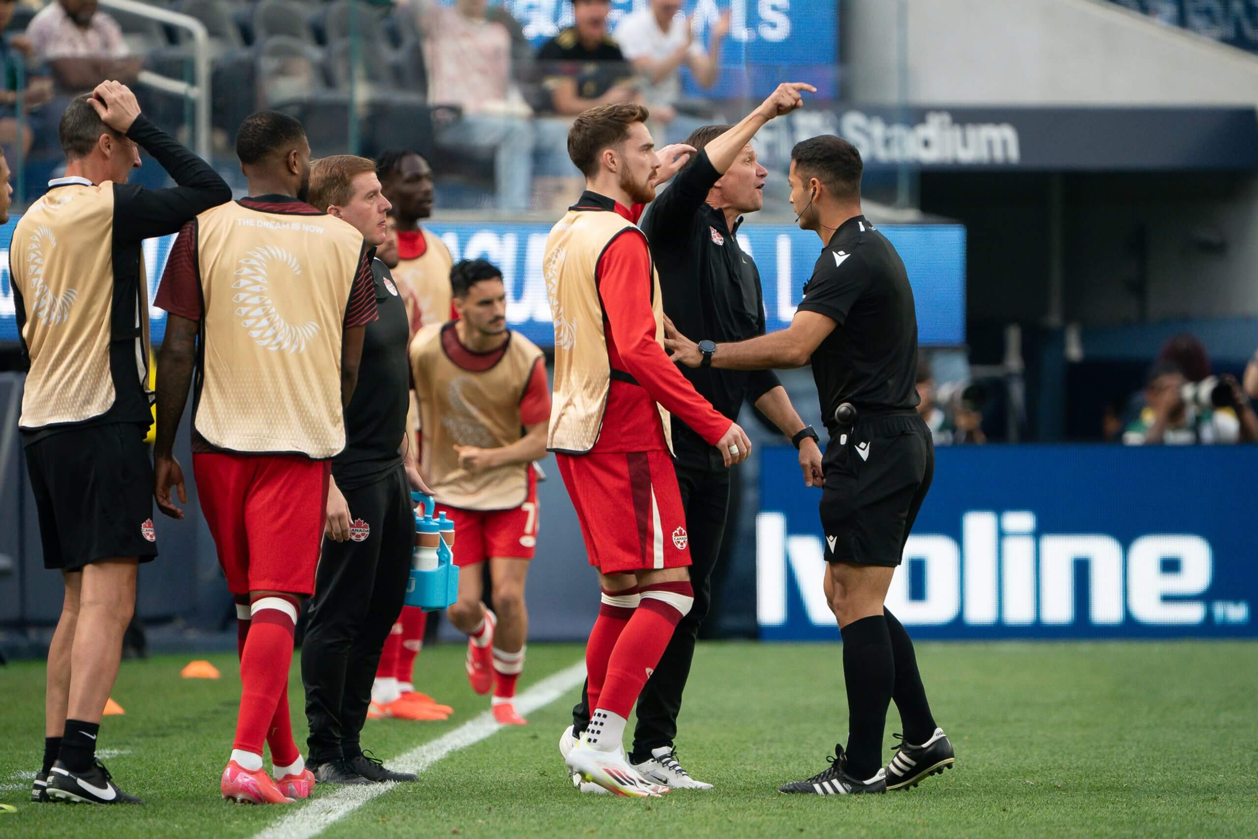 Jesse Marsch expulsé lors du match Canada vs USMNT