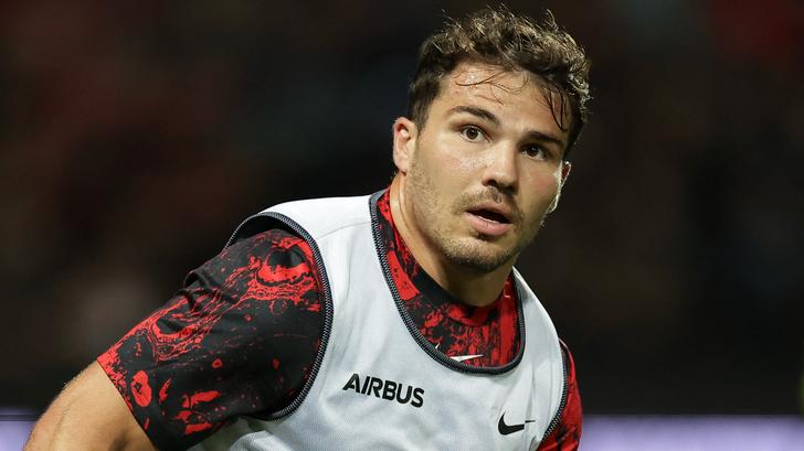 Antoine Dupont ne devrait pas faire son retour avant un moment.