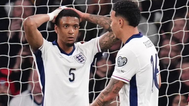 Ezri Konsa rate une occasion pour l'Angleterre contre la Lettonie