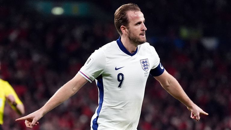 Harry Kane célèbre un but avec l'Angleterre contre l'Albanie