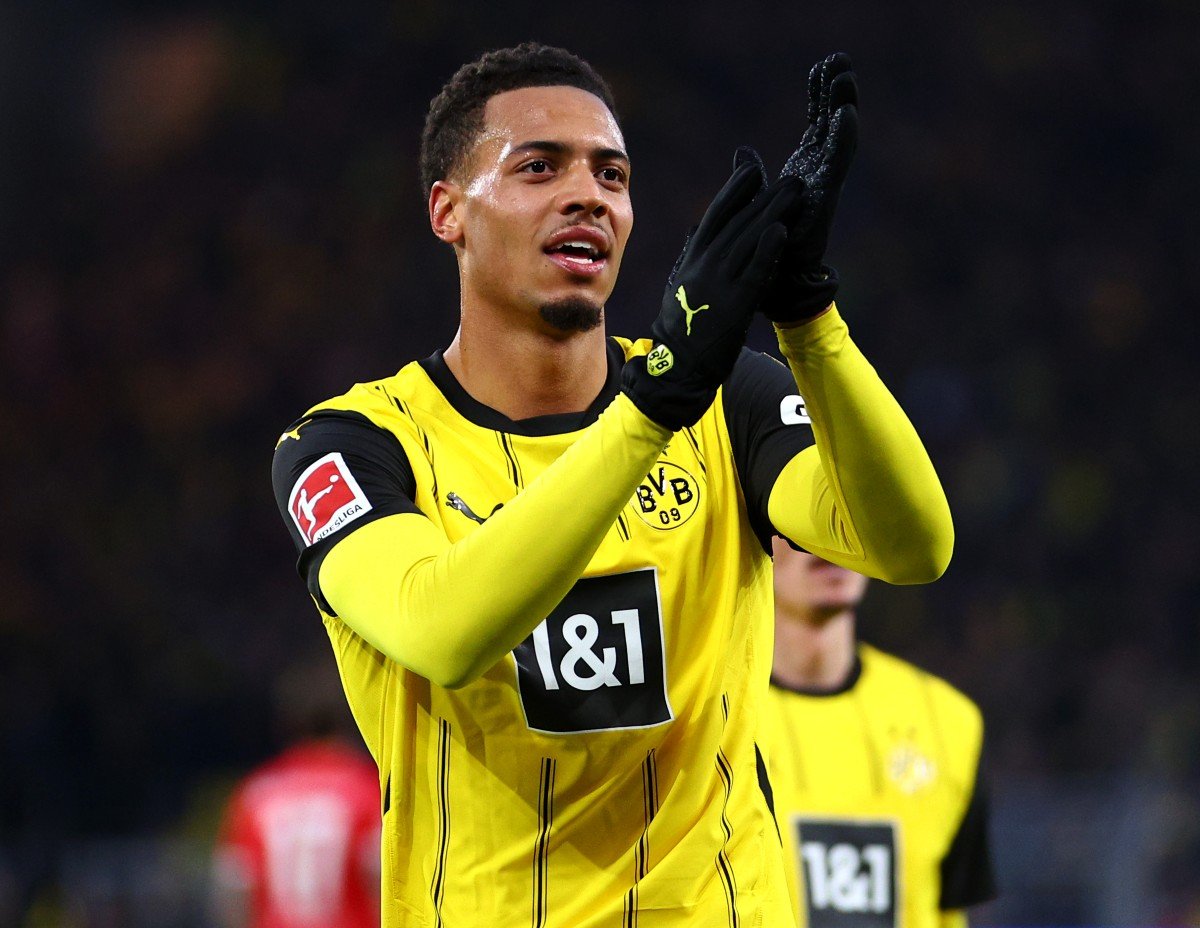 Felix Nmecha célèbre un but avec Borussia Dortmund
