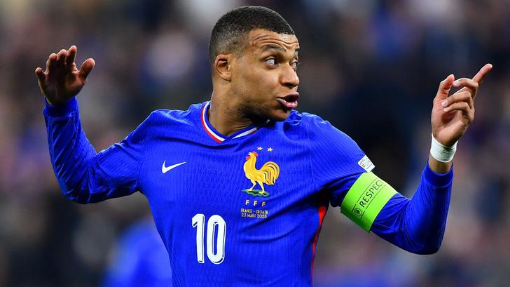 Kylian Mbappé réagit lors du match de quart de finale de la Ligue des Nations entre la Croatie et la France