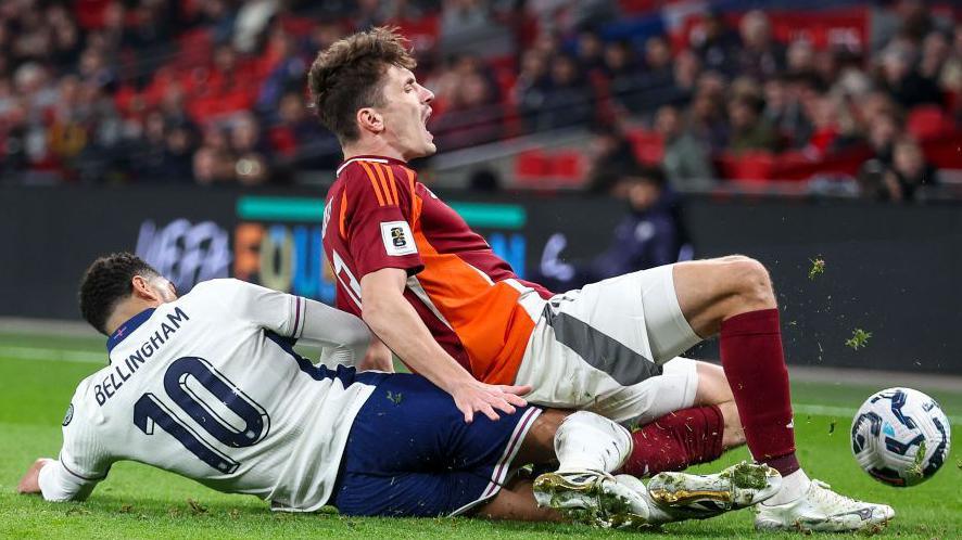 Jude Bellingham évite un second carton jaune sur un tacle dangereux