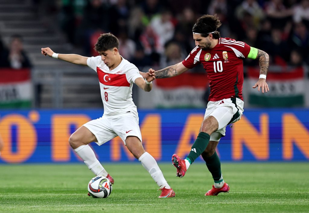 Arda Guler en action avec la Turquie