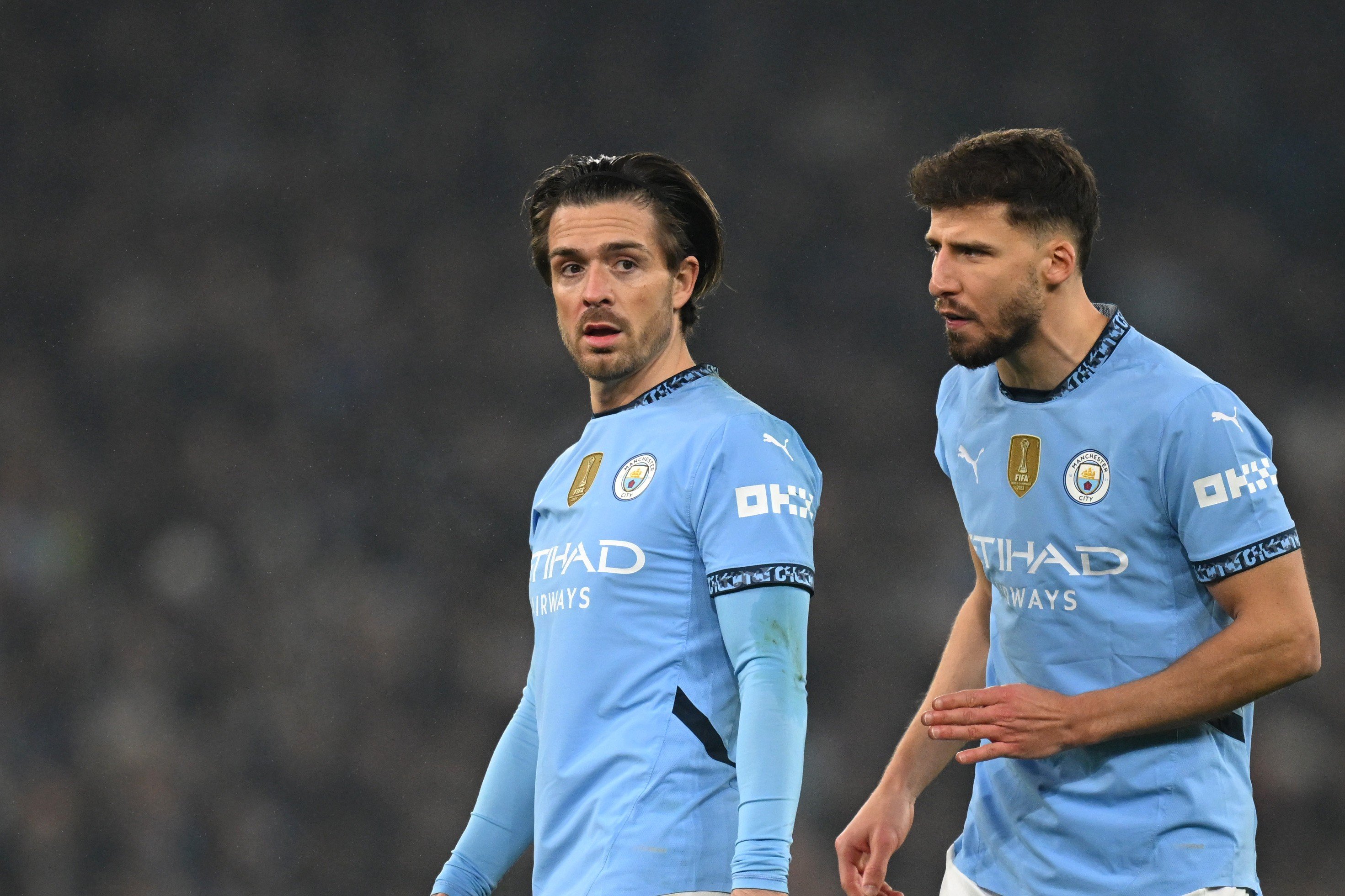 Jack Grealish de Manchester City aux côtés de Ruben Dias