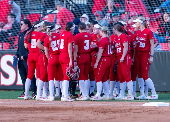 Les Louisiana Ragin Cajuns en action face à ULM Softball, 25 février 2025