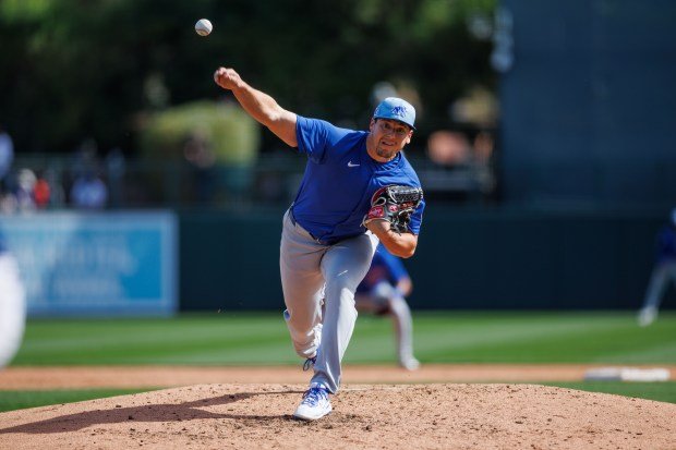 Brad Keller lanceur des Chicago Cubs face aux Los Angeles Dodgers au Camelback Ranch, 20 février 2025, Glendale, Arizona