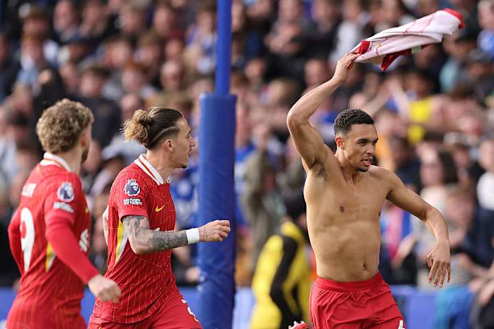 Trent Alexander-Arnold, Kostas Tsimikas et Harvey Elliott