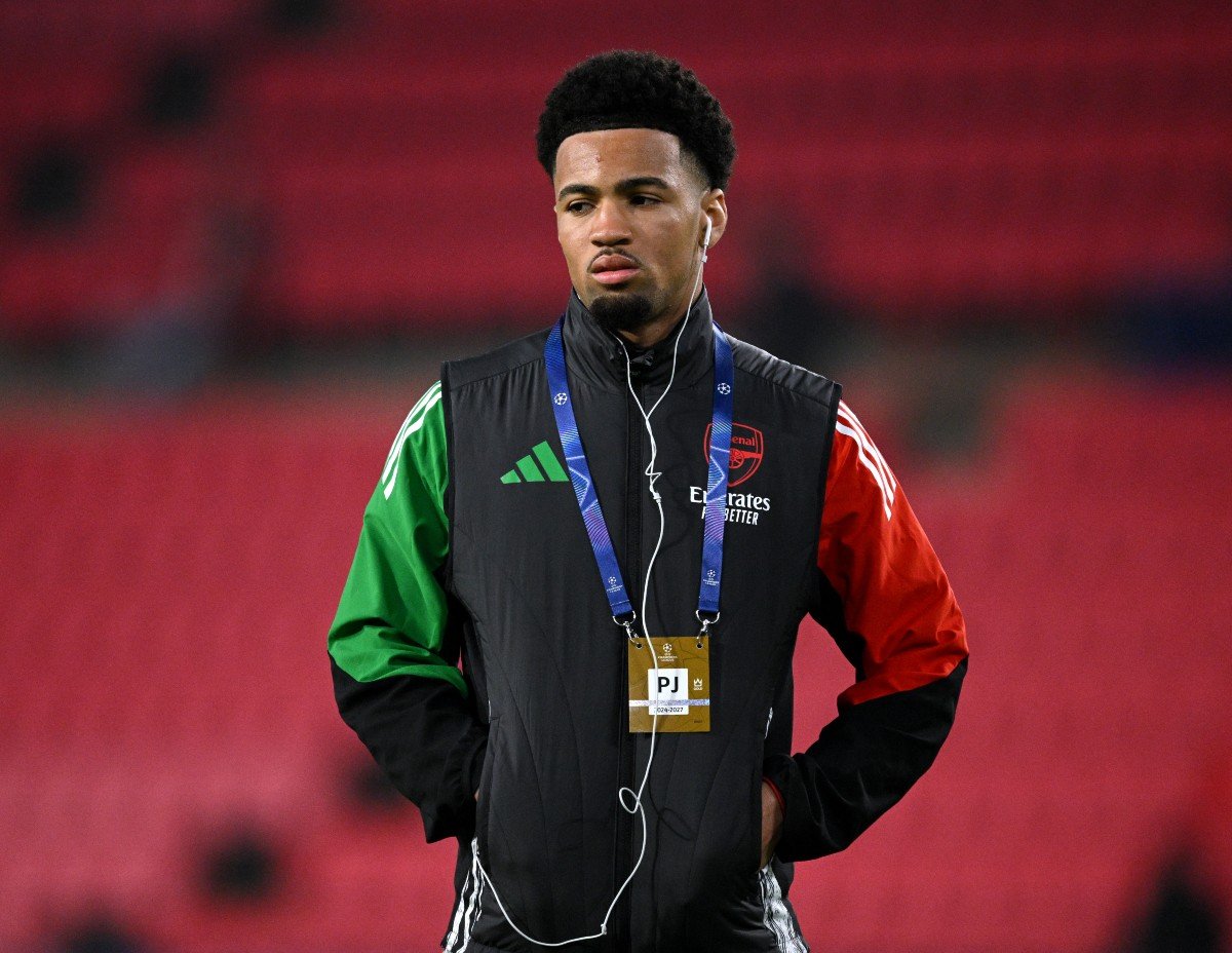 Ethan Nwaneri avant un match d'Arsenal contre le PSV