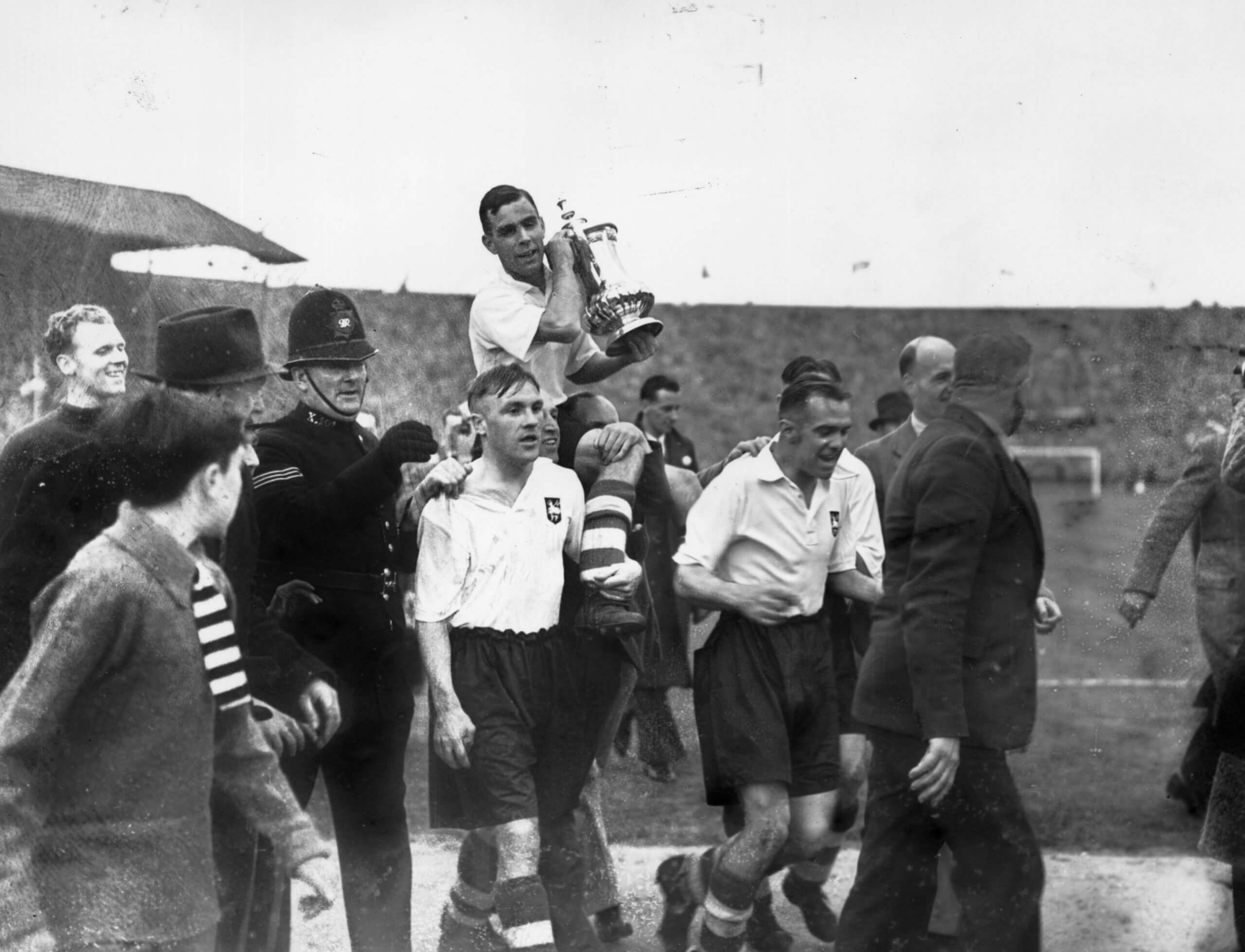 Supporteurs enthousiastes lors d’un match de FA Cup