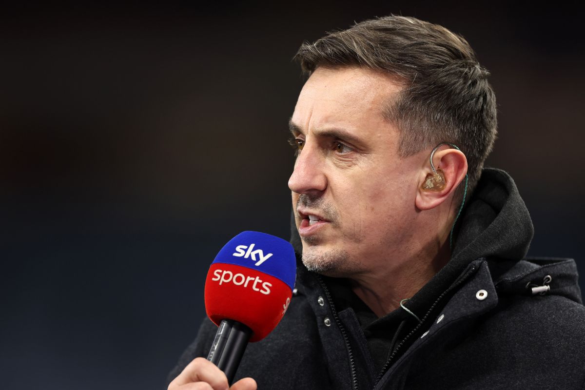 Gary Neville s'exprime au micro de Sky Sports