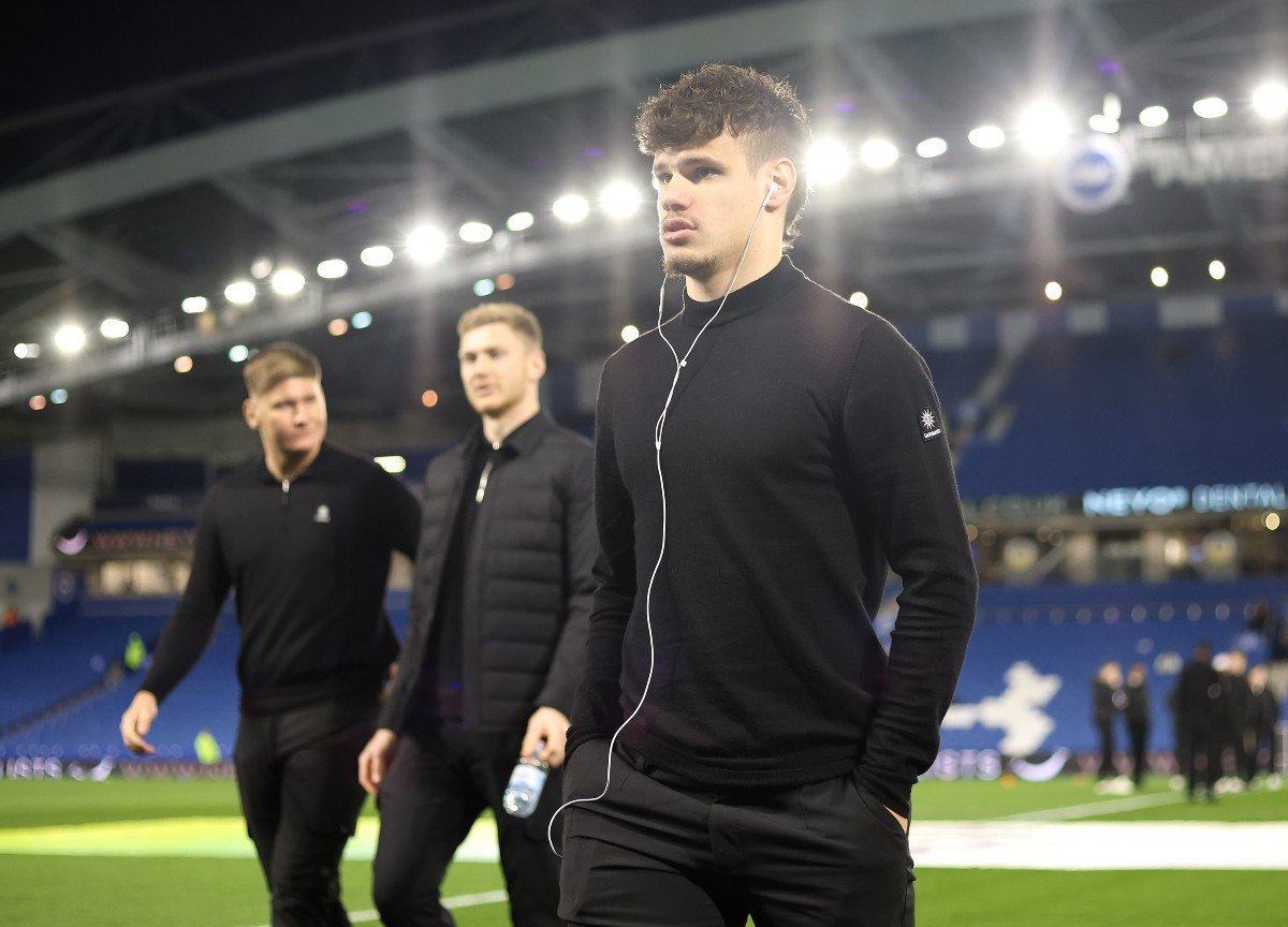 Milos Kerkez avant Bournemouth vs Brighton