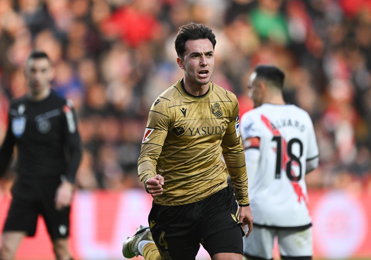 Martin Zubimendi célèbre un but avec la Real Sociedad contre Rayo Vallecano