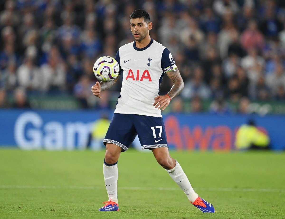 Cristian Romero en action avec Tottenham Hotspur