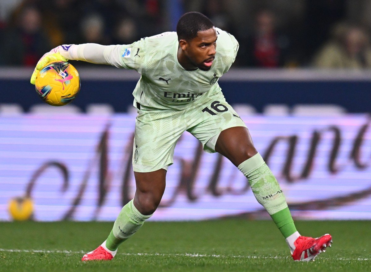 Mike Maignan en action avec l'AC Milan contre Bologne