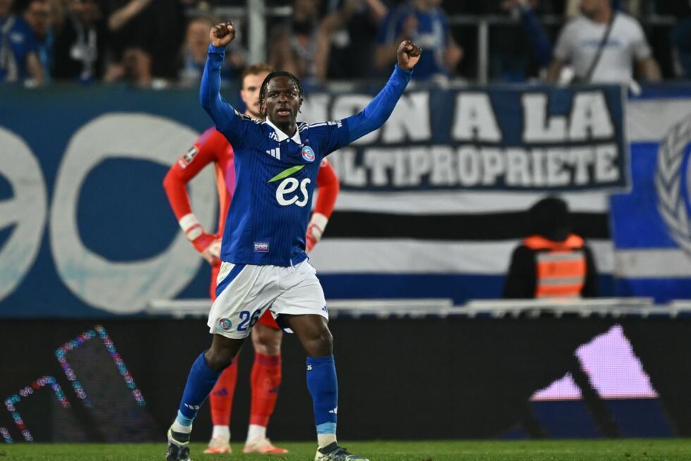 Dilane Bakwa auteur du deuxième but de Strasbourg contre Lyon à La Meinau le 28 mars 2025