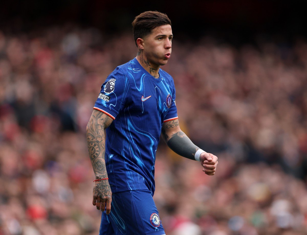 Enzo Fernandez en action avec Chelsea face à Arsenal