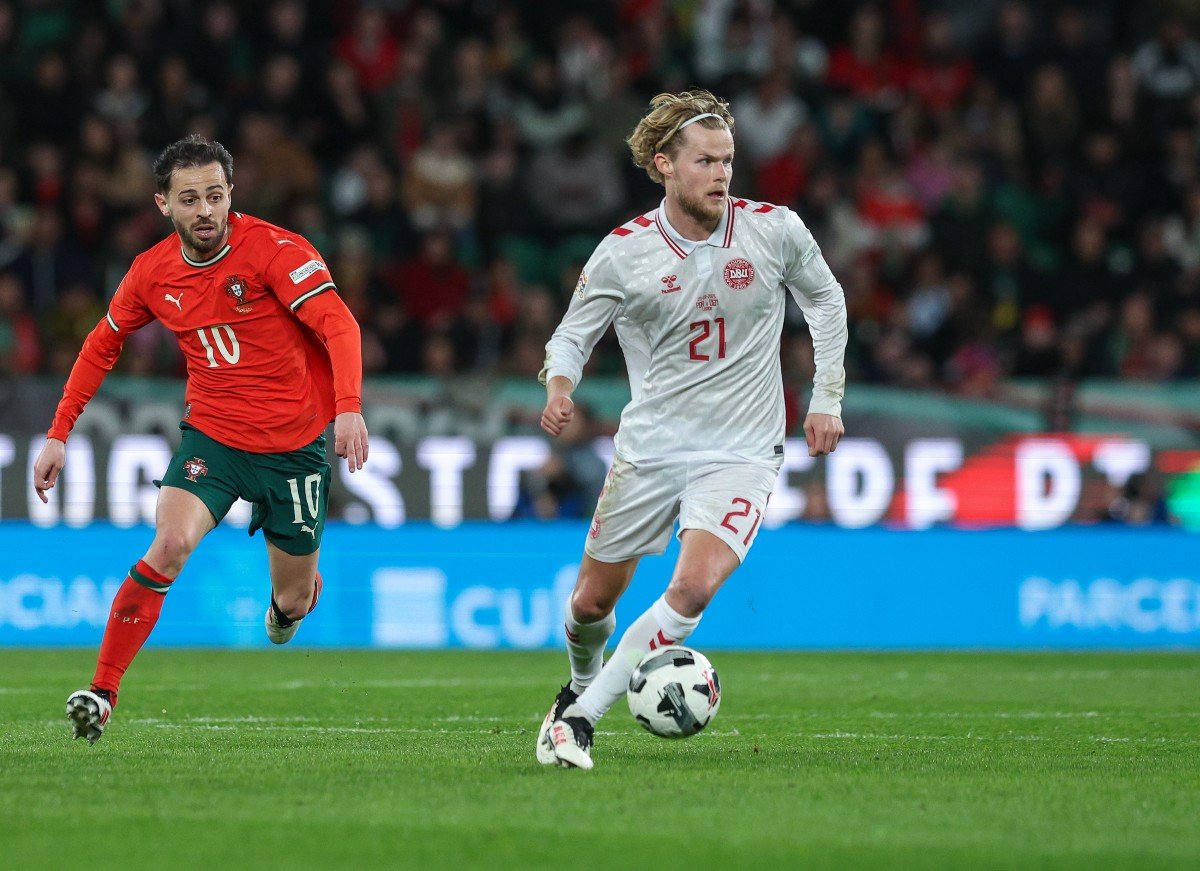Morten Hjulmand en action avec le Danemark contre le Portugal