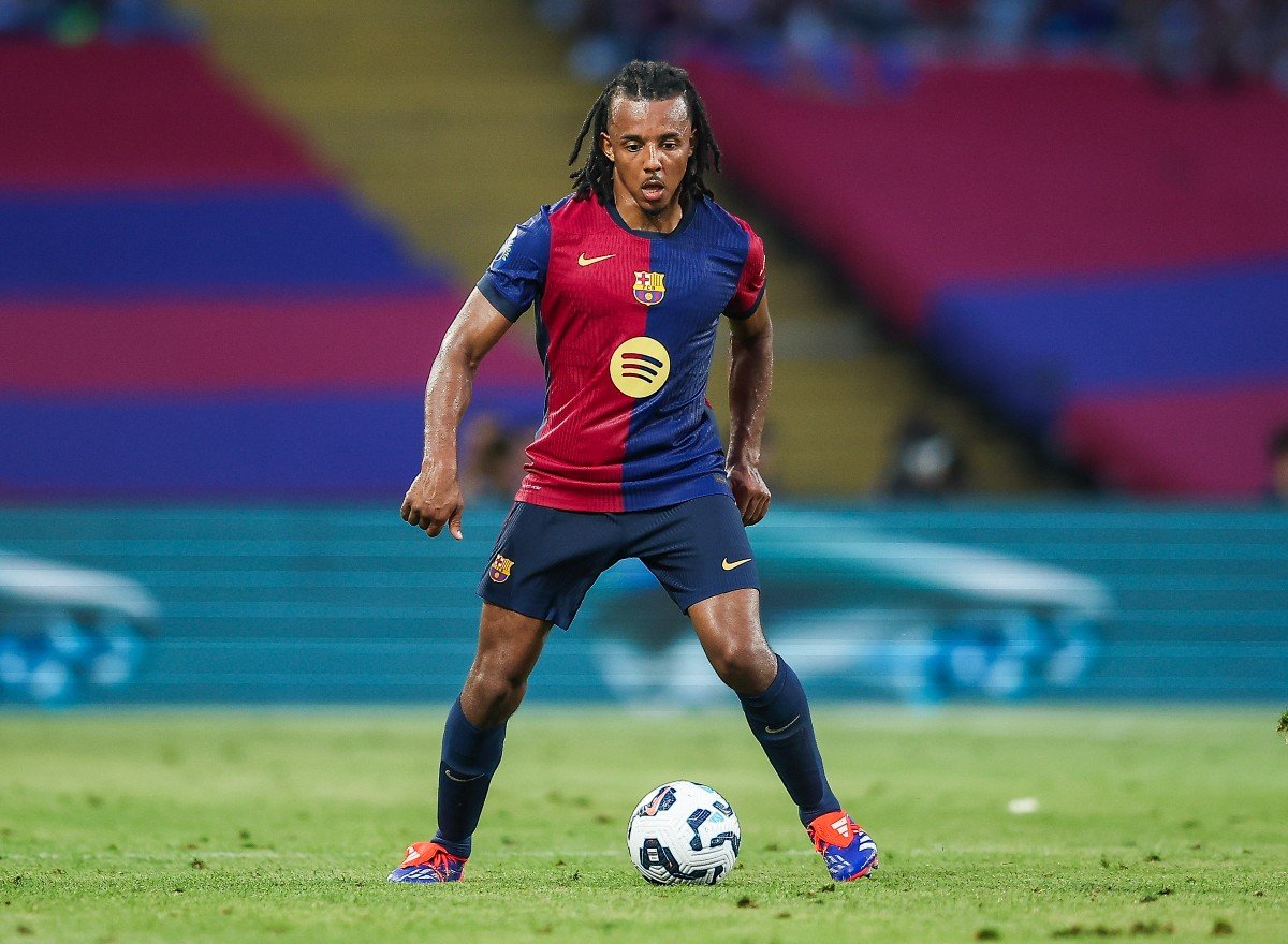 Jules Kounde en action avec Barcelone