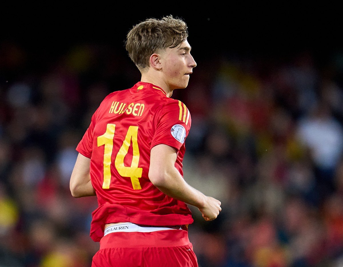 Dean Huijsen en action pour l'Espagne