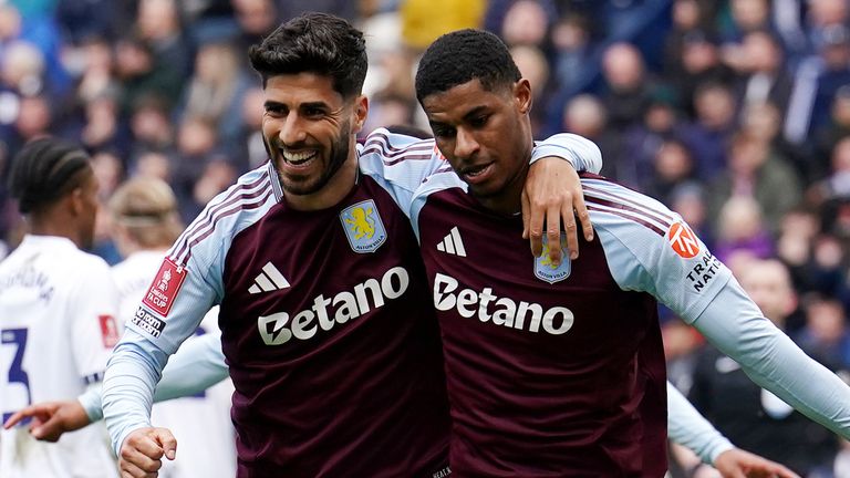 Marcus Rashford et Marco Asensio célèbrent l'ouverture du score de Villa à Deepdale