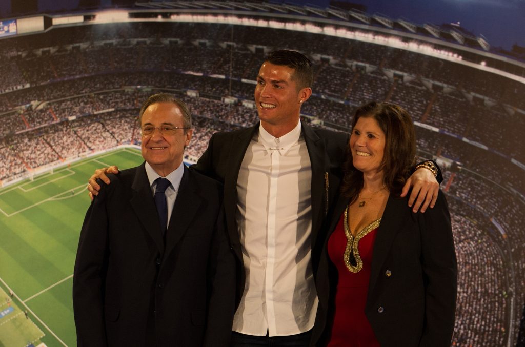 Cristiano Ronaldo signe un nouveau contrat au Real Madrid