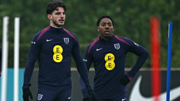 Declan Rice et Myles Lewis-Skelly lors d'un entraînement avec l'Angleterre
