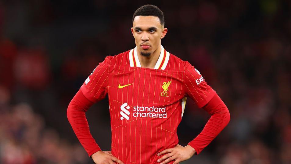 Trent Alexander-Arnold lors de la défaite de Liverpool contre le PSG en Ligue des Champions à Anfield